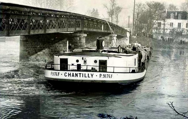 Accident Péniche Chantilly Pont de Bougival 1955    ©
