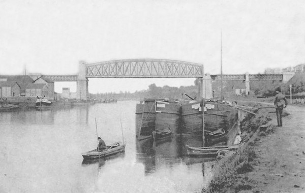 OISE Péniches et pêcheursLe pont Eiffel sur l'Oise ©