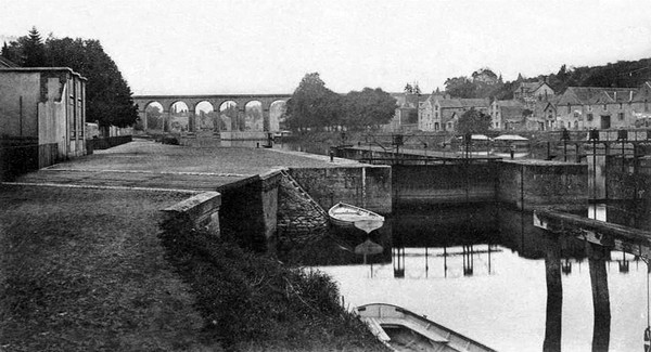 Laval L'écluse et le viaduc Vue du Quartier de Bootz