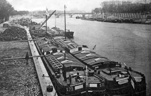 Péniches Ambulances 272 et Albert en 1914 ©