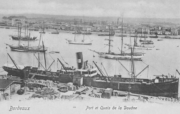 CPA AK Majunga Quai de la Douane MADAGASCAR (1262220