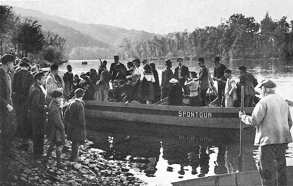 Gabare Descente Touristique Des Gorges De La Dordogne