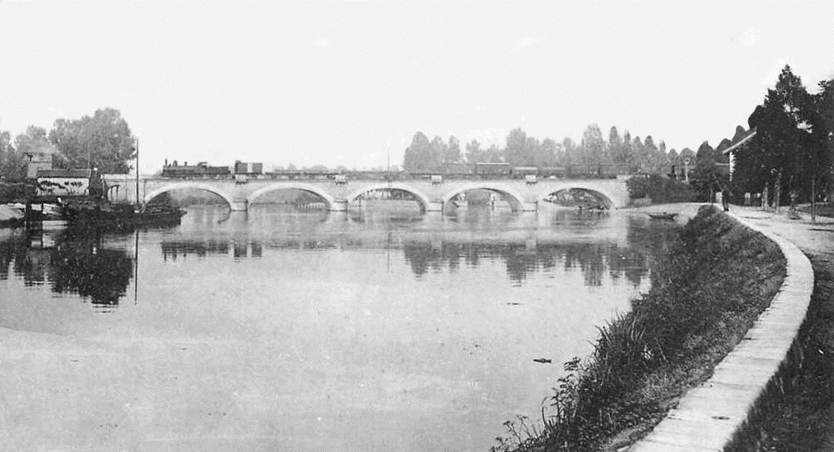 Belleville sur Meuse Le pont de chemin de fer