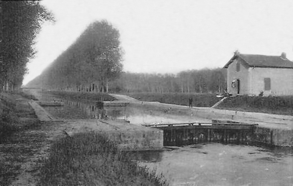 Bazoches les Bray L'écluse du canal de la Tombe Bazoches les Bray L'écluse du canal de la Tombe
